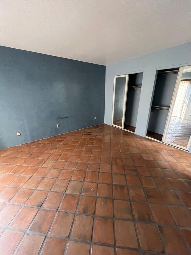 Building Photo - 6368 N Willowhaven Dr