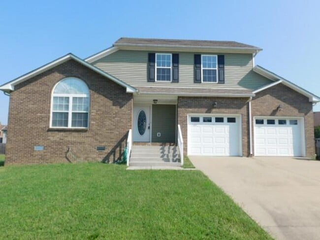 Primary Photo - Fresh 3 bed 2 bath with vaulted great room