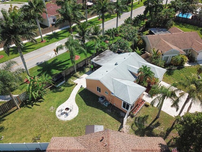 Building Photo - 9785 Ridge Creek Rd