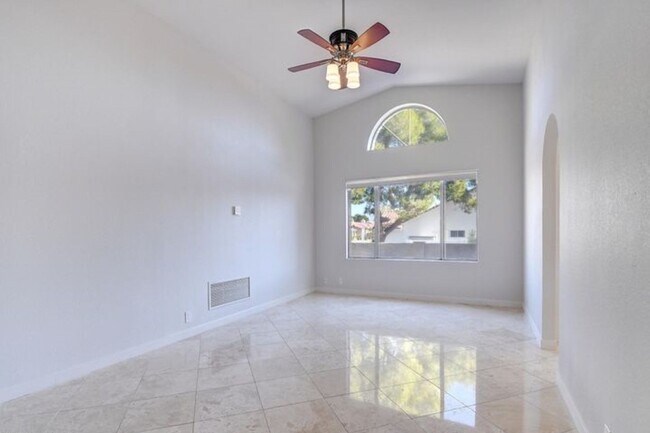 Building Photo - 5623 E Claire Dr