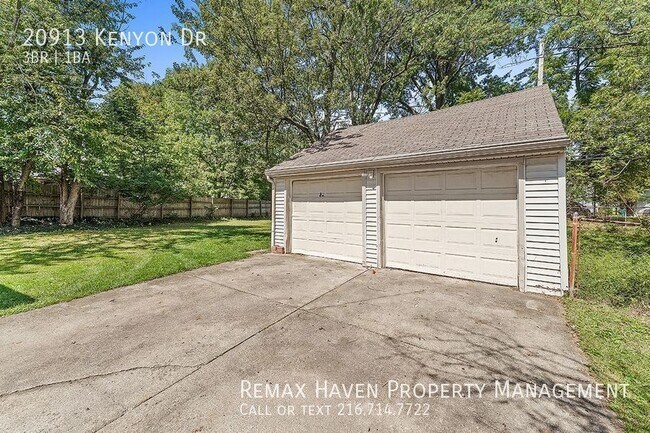Building Photo - 20913 Kenyon Dr, Maple Hts - Spacious, Jus...