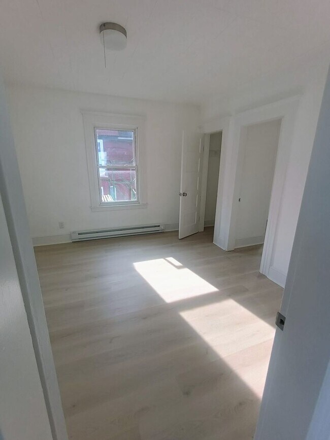 Building Photo - 152 Turner Ave