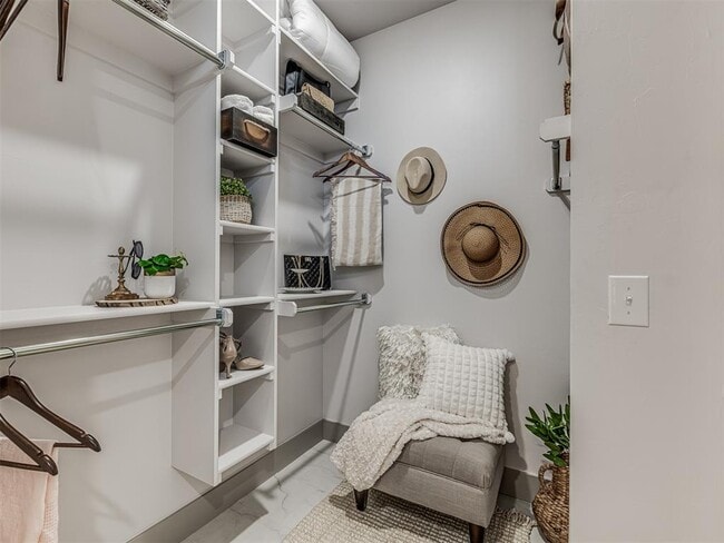 Building Photo - 2633 Crescent Ave