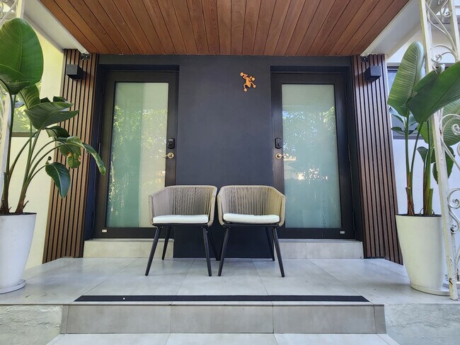 Building Photo - 740 SW 9th St