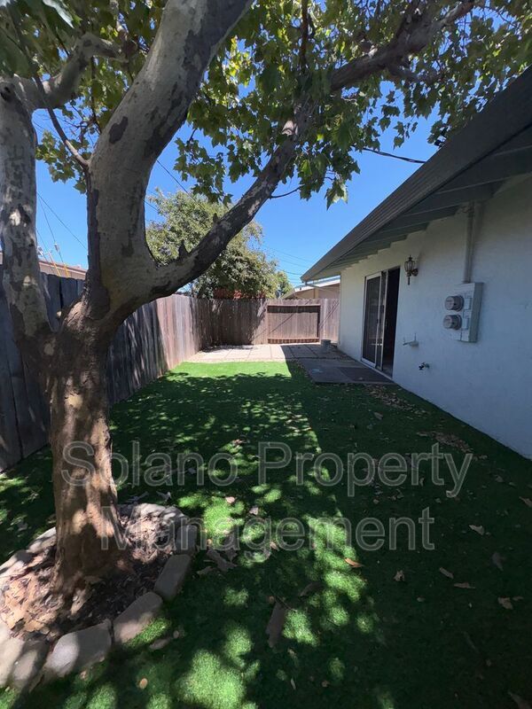 Building Photo - 1209 Vienna Ct