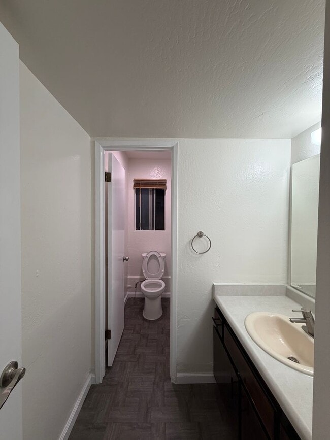 Building Photo - Move in ready 3 Bd 2BA home in upper NE Bakersfield