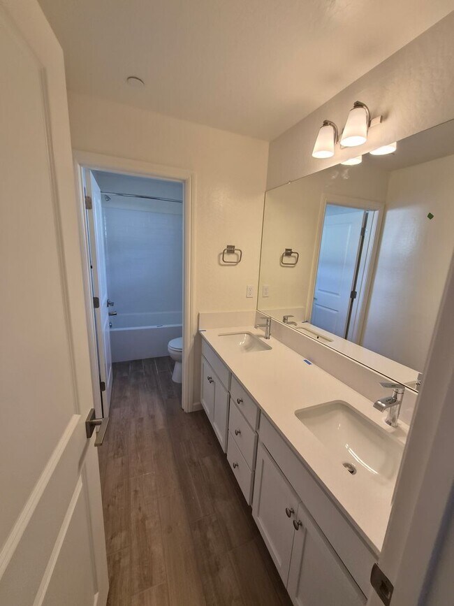 Building Photo - Modern 3-Bedroom Home in the Exclusive Elev8ions Neighborhood of Clovis!