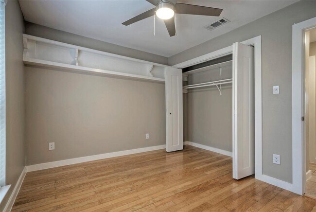 Building Photo - 104 Skyloop Dr