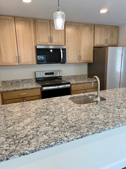 Building Photo - 122 Memphis St