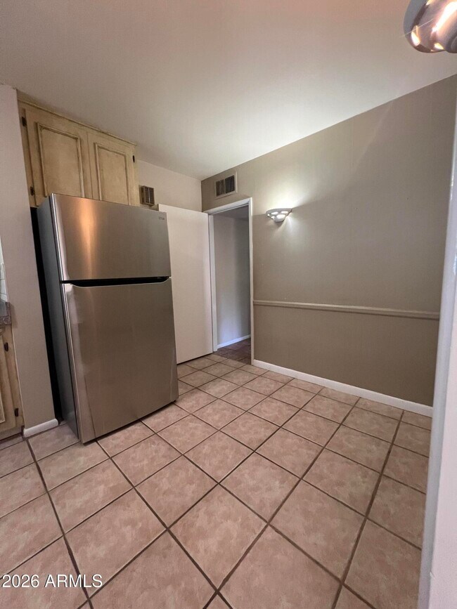 Building Photo - 4121 E Edgemont Ave