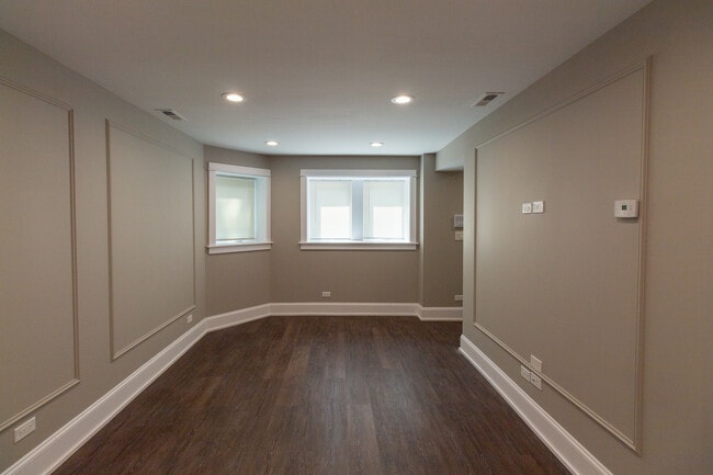 Building Photo - 3757 W Addison St