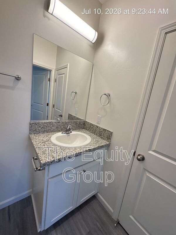Building Photo - 733 S Pinkham St