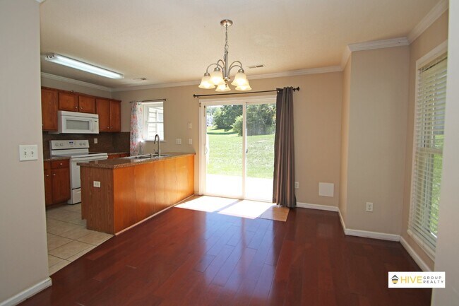 Building Photo - 760 Camelot Ln