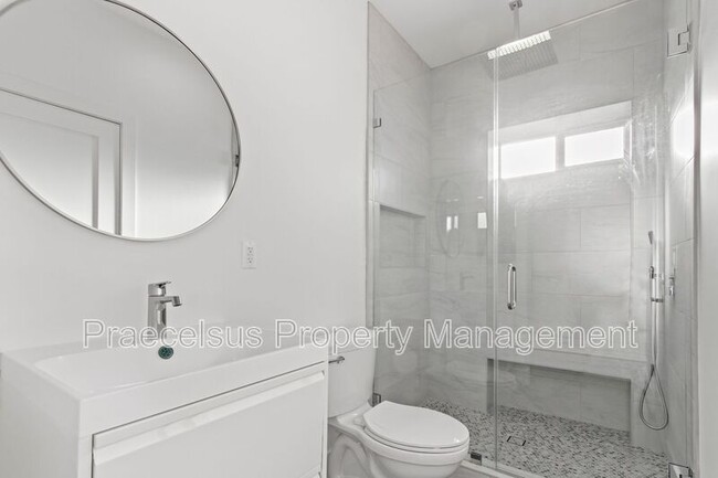 Building Photo - 641 Del Mar Ave