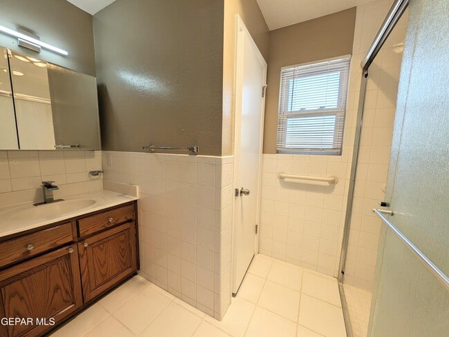 Building Photo - 612 Somerset Dr