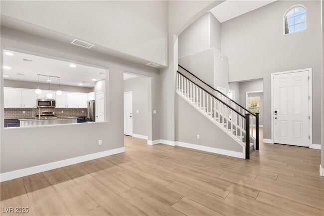 Building Photo - 10589 Cliff Lake St