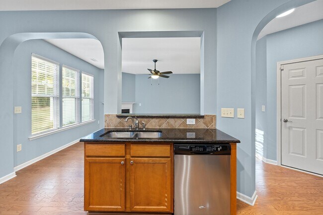 Building Photo - 3 Bed 2.5 Bath Home located in Heritage Hills, Wake Forest