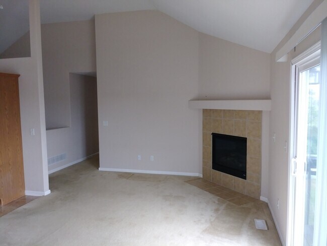 Building Photo - Coming Soon – Spacious Northland Single-Family Home!