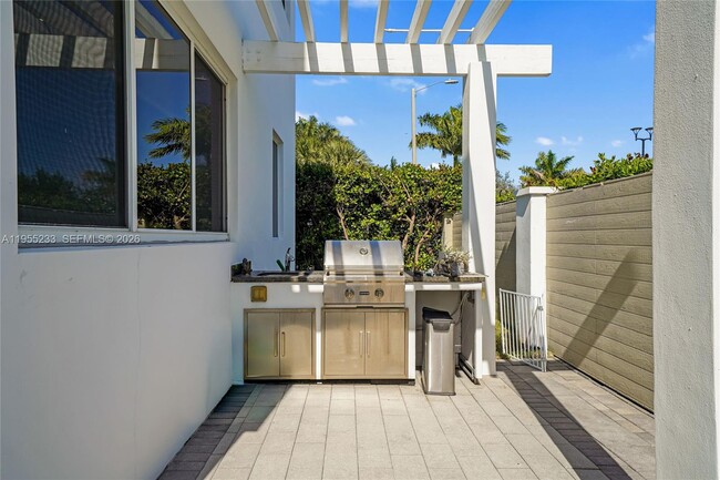 Building Photo - 7515 NW 99th Ave