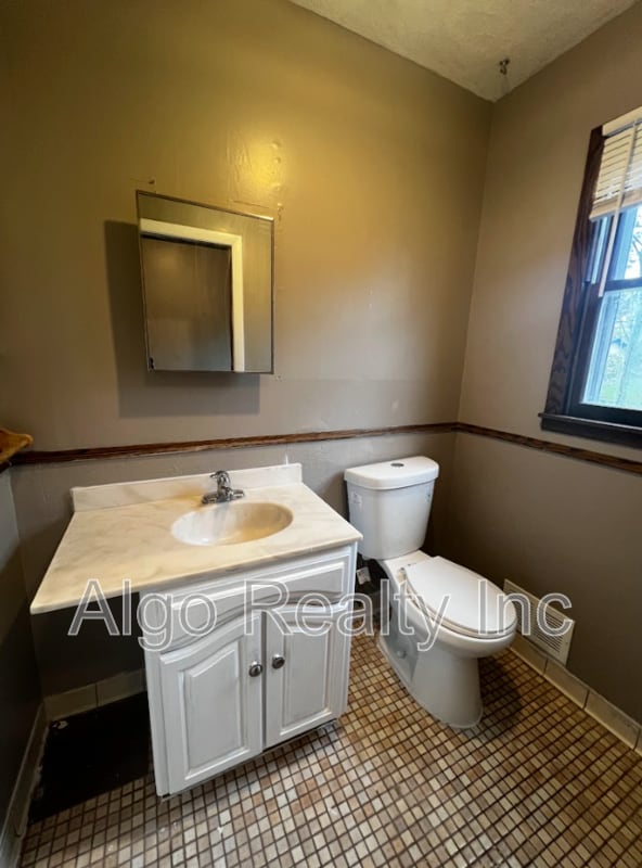 Building Photo - 7725 Tessman Dr