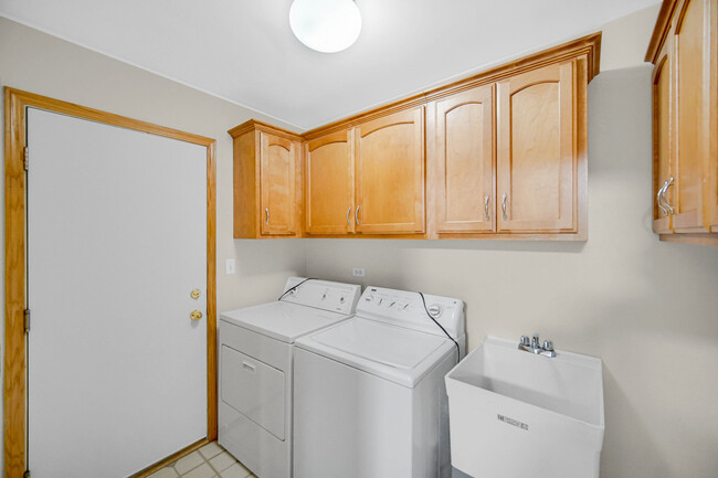 Building Photo - 9012 Witham Ln