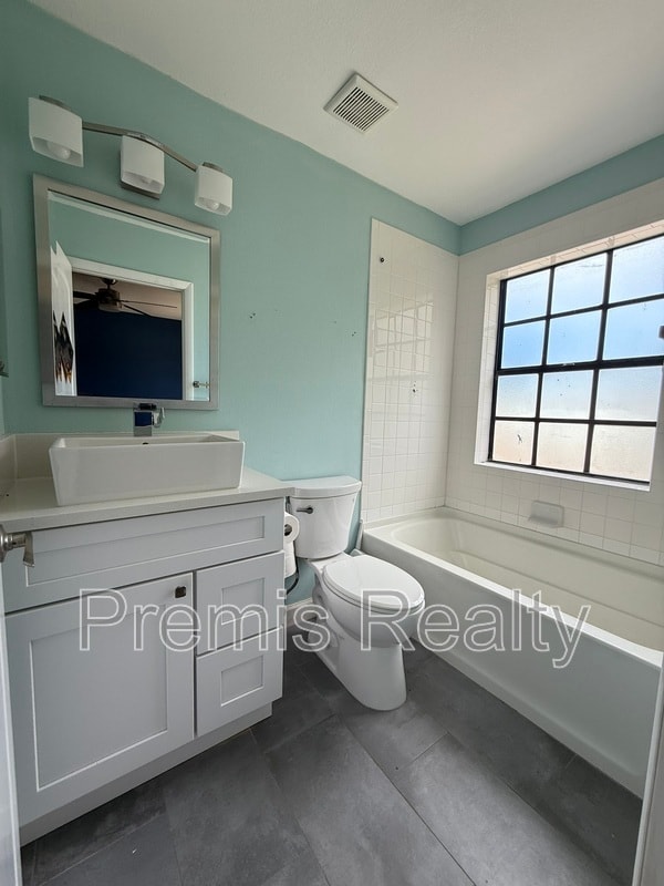 Building Photo - 1070 Sanabel Ct