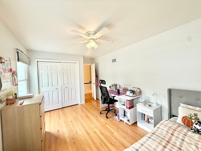 Building Photo - 1046 Crestfield Ave