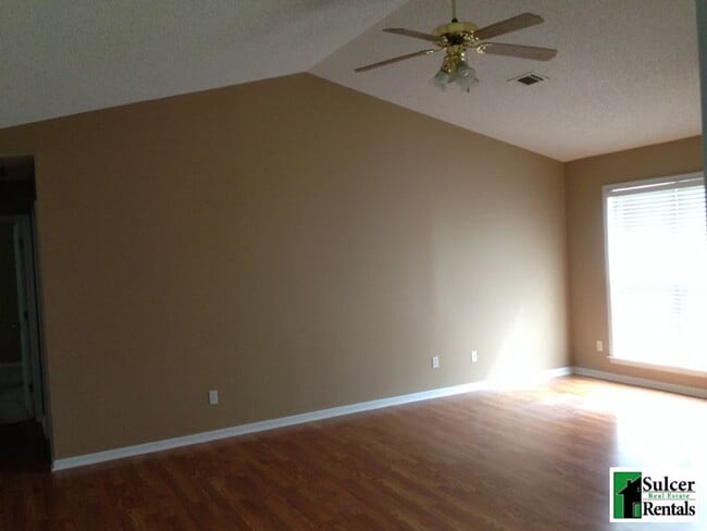 Building Photo - Spacious 3 Bedroom Next to NEA Baptist Hos...