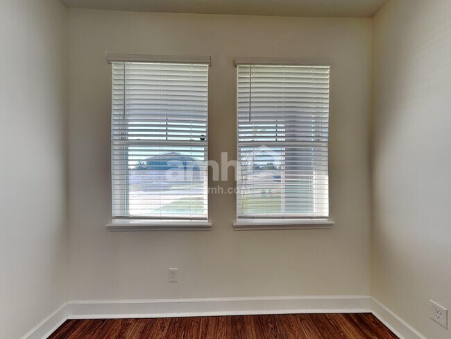 Building Photo - 1336 Mount Logan Dr