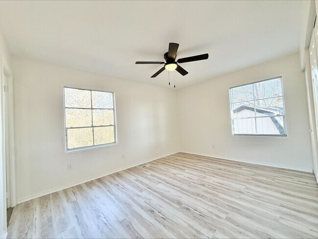 Building Photo - Brookside Beauty