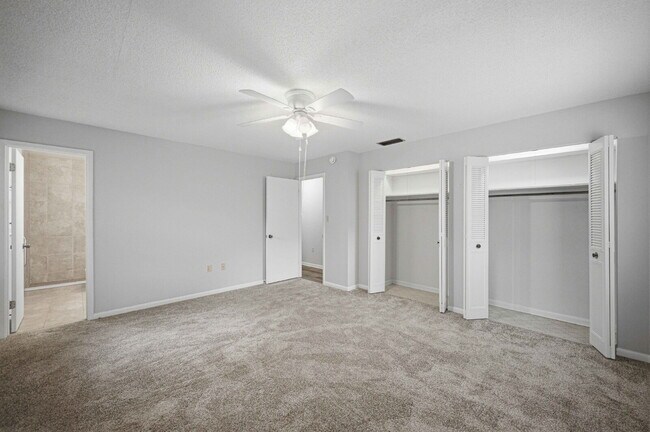 Building Photo - ???? Spacious 3-Bedroom Rental on .39 Acres in Desirable SE Ocala!