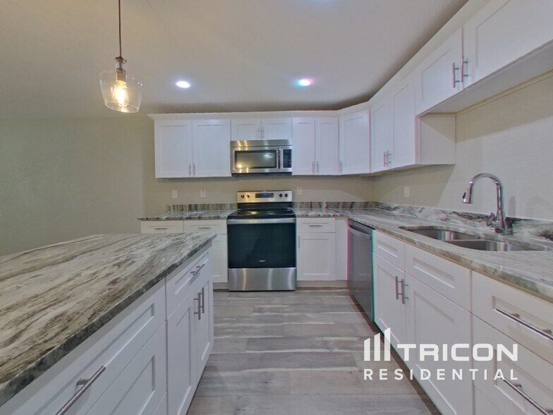 Building Photo - 10 Suncrest Dr