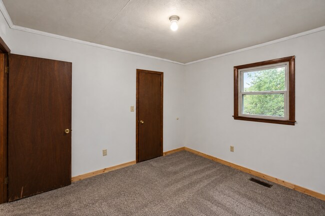 Building Photo - 297 Anderson Ln