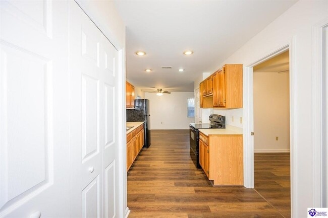 Building Photo - 113 College Street Rd