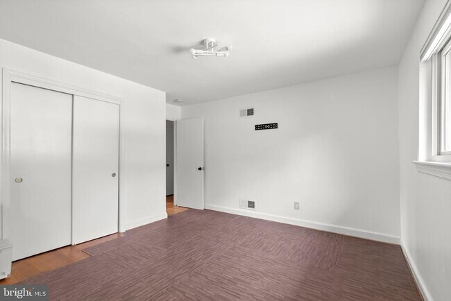 Building Photo - 5900 Osceola Rd