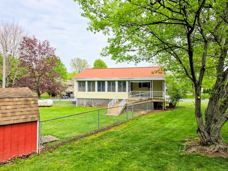 Building Photo - 909 Hannah Dr