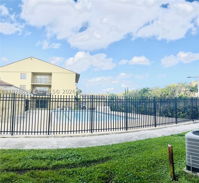 Building Photo - 15470 SW 82nd Ln
