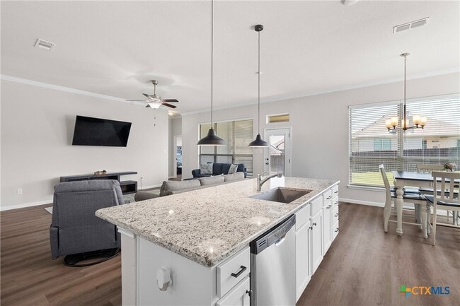 Building Photo - 7822 Kendall Hill Dr