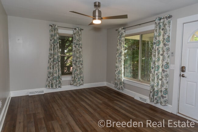 Building Photo - 112 Woodman St