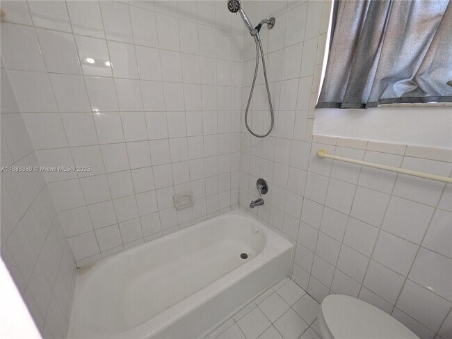 Building Photo - 3811 SW 82nd Ave