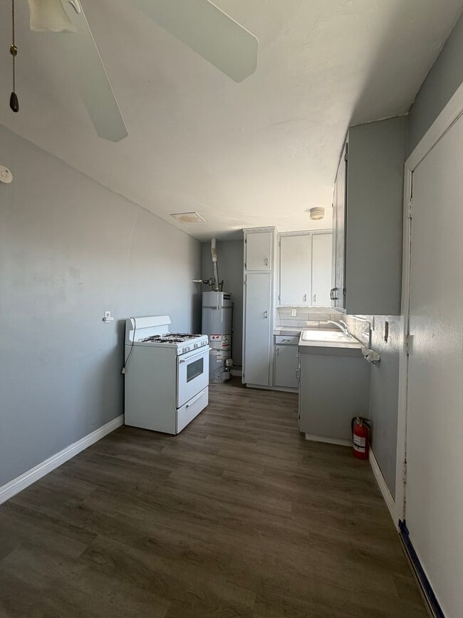 Building Photo - 400 W Fredricks St