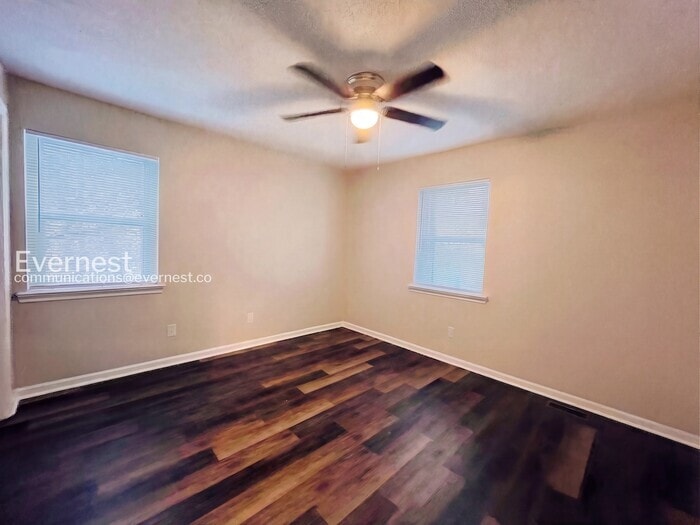 Building Photo - 701 Summit Ave