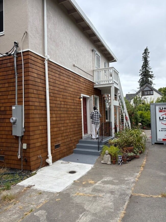 Building Photo - Beautiful Remodeled Berkeley 3 Bedroom Dup...