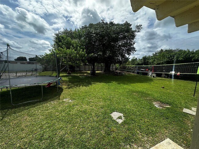 Building Photo - 26510 SW 138th Ave