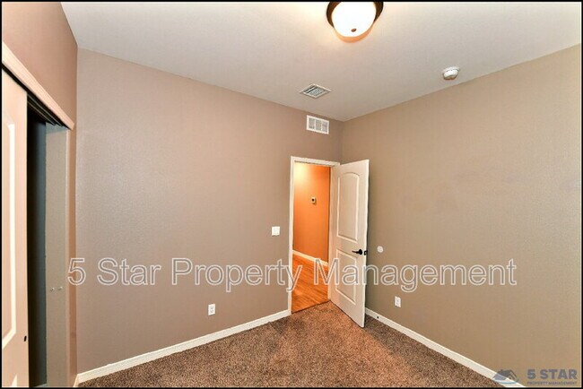 Building Photo - 3741 Loma Adriana
