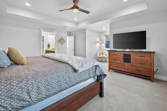 Building Photo - Attractive Modern Easton 3 Bedroom Home