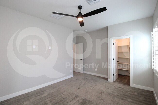 Building Photo - 1521 E Shannon St