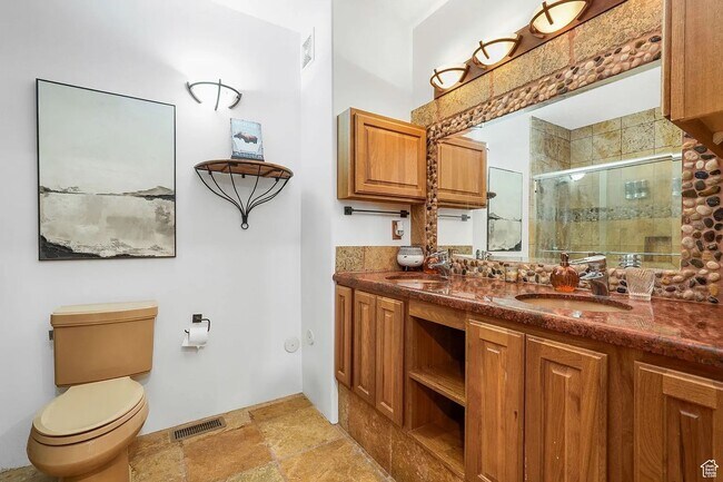 Building Photo - Scenic Mountain View Rental Minutes from Shopping & Trails!