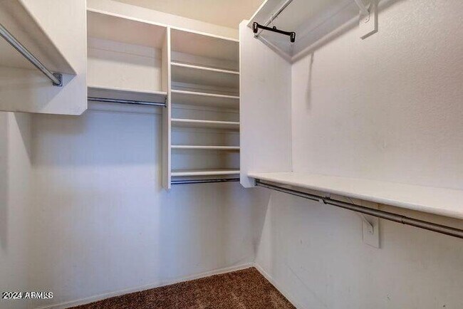 Building Photo - 2131 S Peppertree Dr