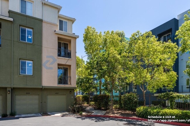 Building Photo - 4952 Haight Terrace